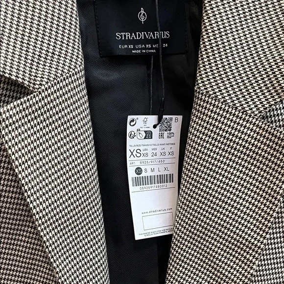 Stradivarius Women's Black, Brown, & Cream Cropped Blazer - Picture 2 of 9